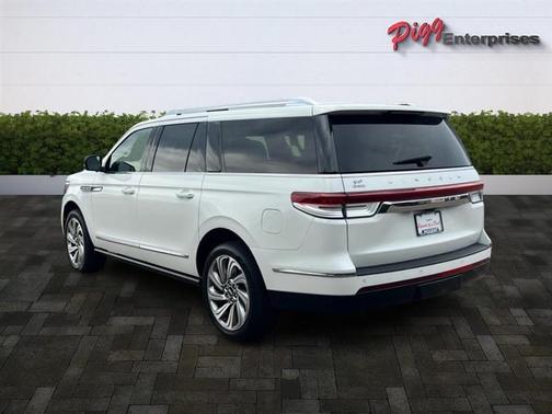 2022 Lincoln Navigator L Reserve