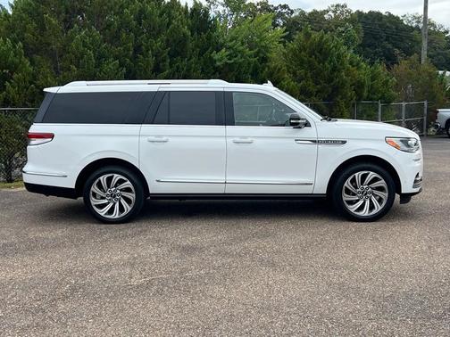 2022 Lincoln Navigator L Reserve
