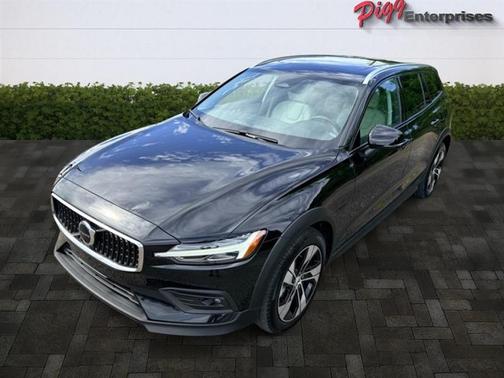 2024 Volvo V60 Cross Country B5 Plus