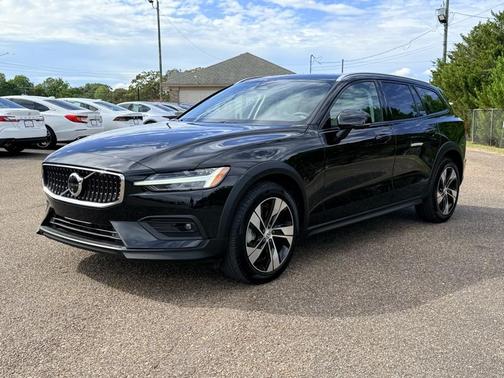 2024 Volvo V60 Cross Country B5 Plus