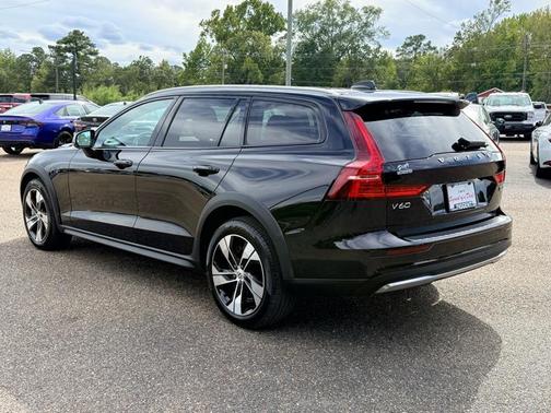 2024 Volvo V60 Cross Country B5 Plus