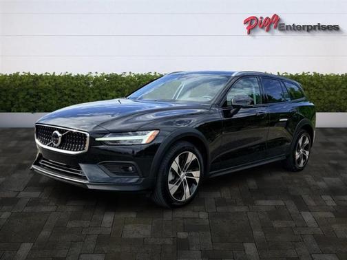 2024 Volvo V60 Cross Country B5 Plus