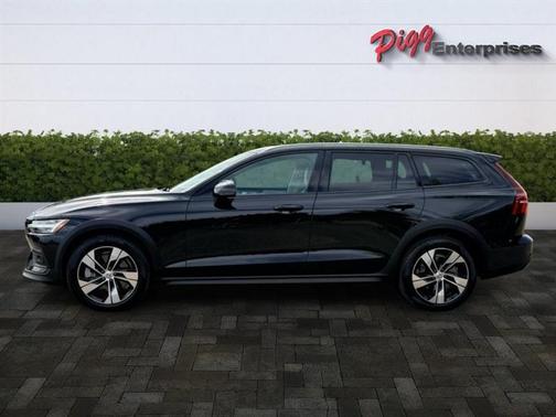 2024 Volvo V60 Cross Country B5 Plus