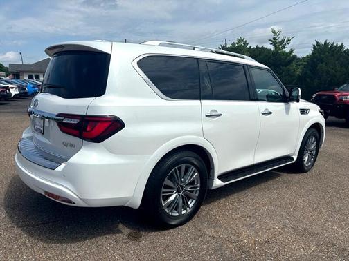 2023 INFINITI QX80 Luxe