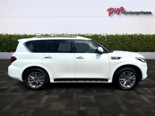 2023 INFINITI QX80 Luxe