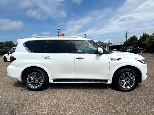 2023 INFINITI QX80 Luxe