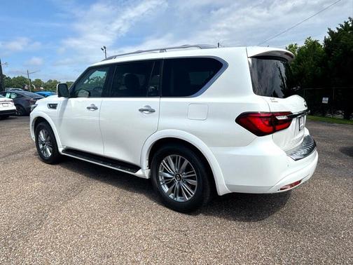 2023 INFINITI QX80 Luxe