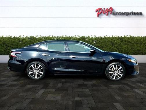 2022 Nissan Maxima SV