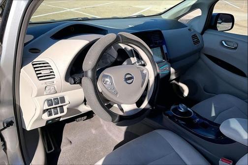 2011 Nissan Leaf SL-e