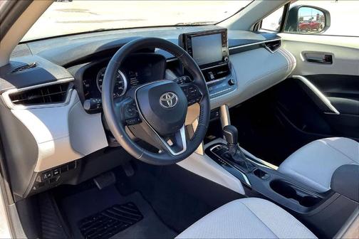 Sonic Silver 2022 Toyota Corolla Cross LE