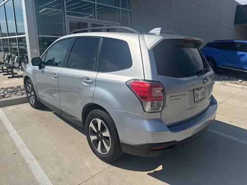 Ice Silver Metallic 2018 Subaru Forester 2.5i Premium