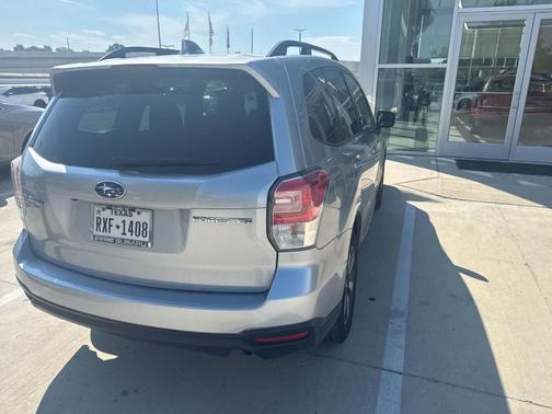 Ice Silver Metallic 2018 Subaru Forester 2.5i Premium
