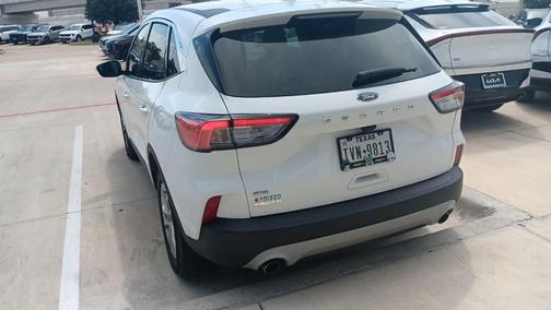 Oxford White 2022 Ford Escape SE