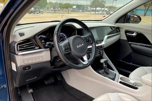 2022 Kia Niro LXS SE