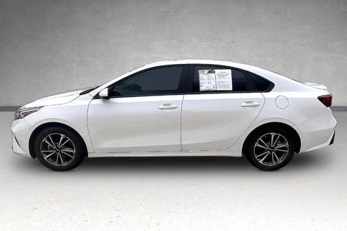 Snow White Pearl 2023 Kia Forte LXS
