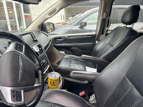 2013 Chrysler Town & Country Touring