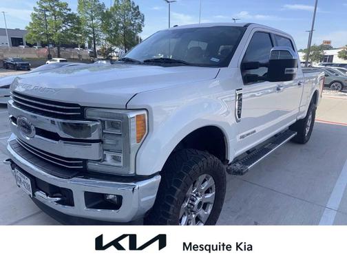 White Platinum Tri-Coat Metallic 2017 Ford F-250 Lariat
