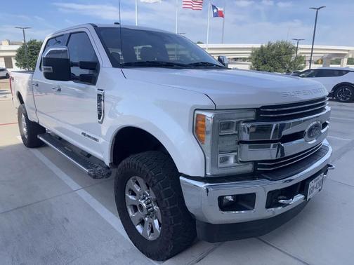 White Platinum Tri-Coat Metallic 2017 Ford F-250 Lariat