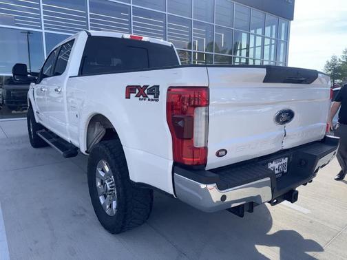 White Platinum Tri-Coat Metallic 2017 Ford F-250 Lariat