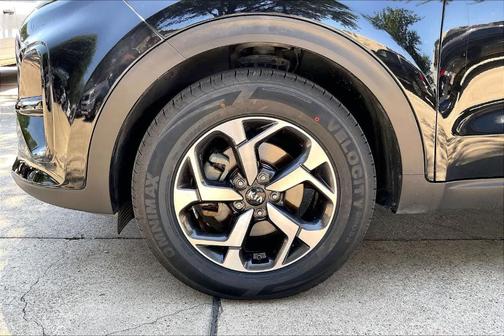 Black Cherry 2022 Kia Sportage LX