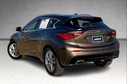 2017 INFINITI QX30 Premium