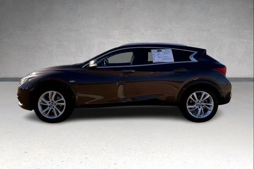 2017 INFINITI QX30 Premium