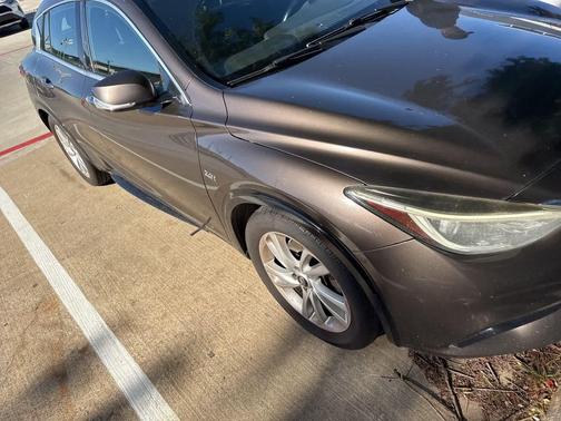 2017 INFINITI QX30 Premium