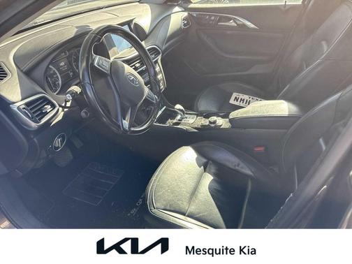 2017 INFINITI QX30 Premium