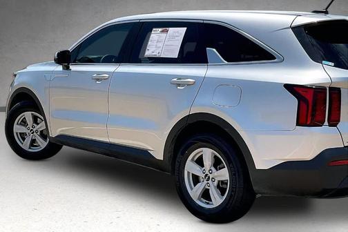 Sparkling Silver 2022 Kia Sorento LX