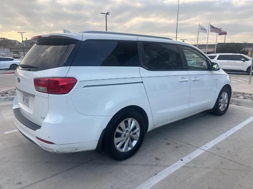 2017 Kia Sedona LX