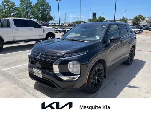 Black Diamond 2023 Mitsubishi Outlander SE Black Edition