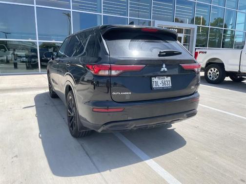 Black Diamond 2023 Mitsubishi Outlander SE Black Edition