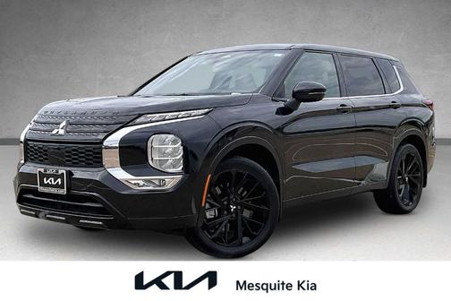 Black Diamond 2023 Mitsubishi Outlander SE Black Edition