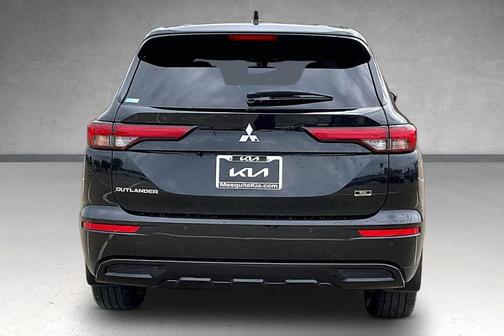 Black Diamond 2023 Mitsubishi Outlander SE Black Edition