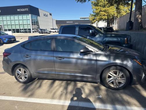 2019 Hyundai ELANTRA SEL