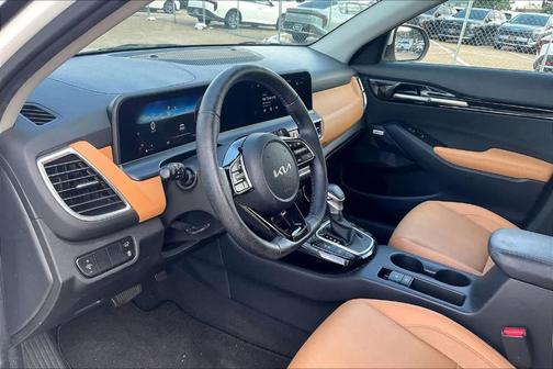 Snow White Pearl 2024 Kia Seltos SX
