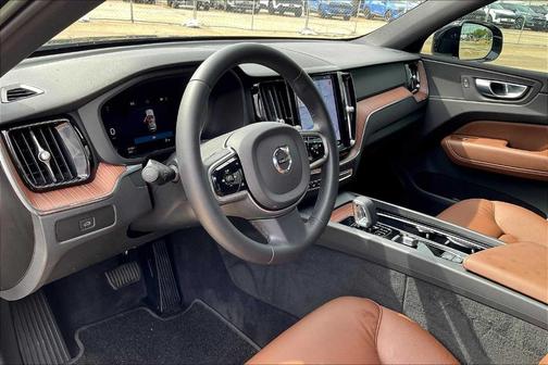 2023 Volvo XC60 B5 Plus Bright Theme