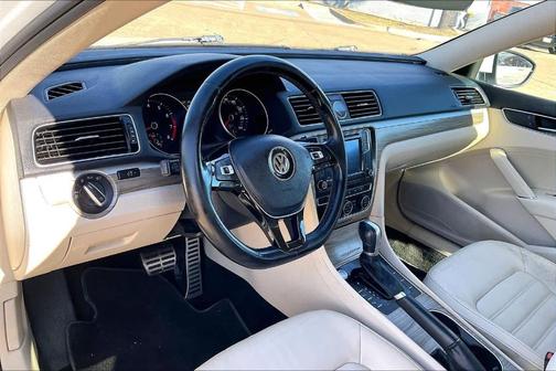 2016 Volkswagen Passat 1.8T SEL Premium