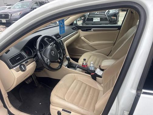 2016 Volkswagen Passat 1.8T SEL Premium