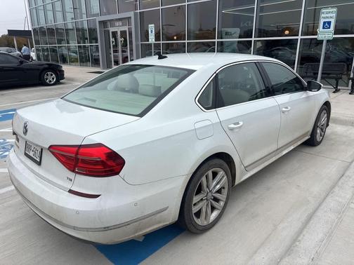 2016 Volkswagen Passat 1.8T SEL Premium