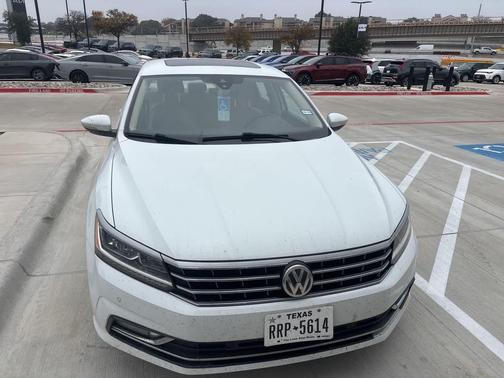 2016 Volkswagen Passat 1.8T SEL Premium