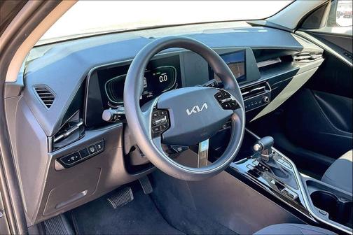 2023 Kia Niro LX