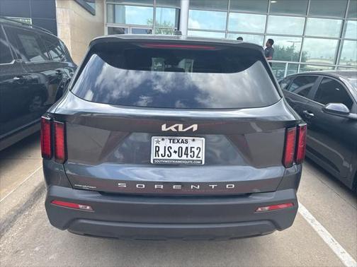 2022 Kia Sorento LX