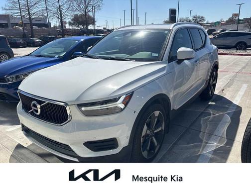 2019 Volvo XC40 T5 Momentum