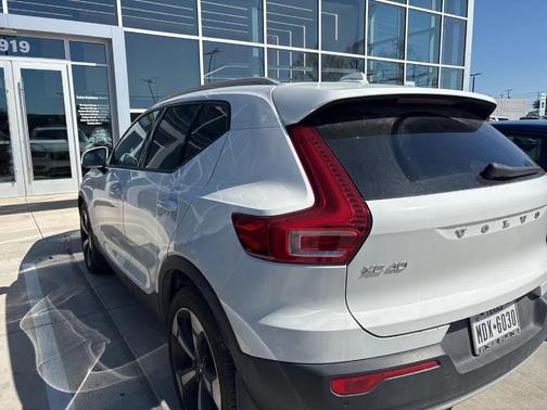 2019 Volvo XC40 T5 Momentum