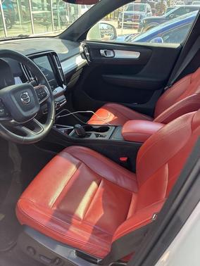 2019 Volvo XC40 T5 Momentum