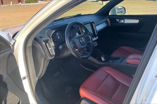 2019 Volvo XC40 T5 Momentum