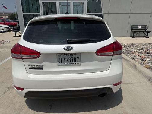 Snow White Pearl 2016 Kia Forte LX