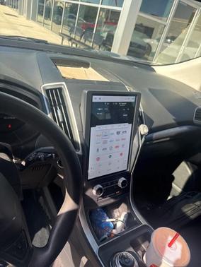 2022 Ford Edge SE