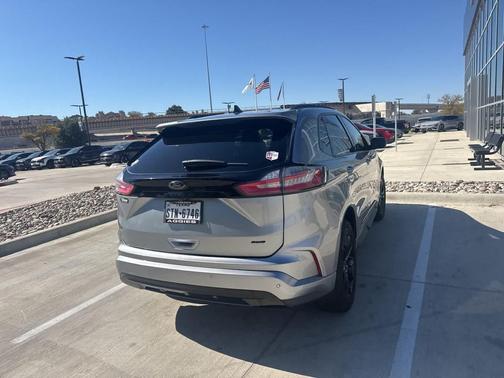 2022 Ford Edge SE